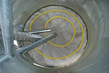 Flachbodensilo - Schräges Entladerohr, Belüftungsschläuche (gelb)